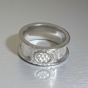 YGI White‎ Cubic Zirconia Band Ring Hammered Sterling Silver 925 Size 8.25
